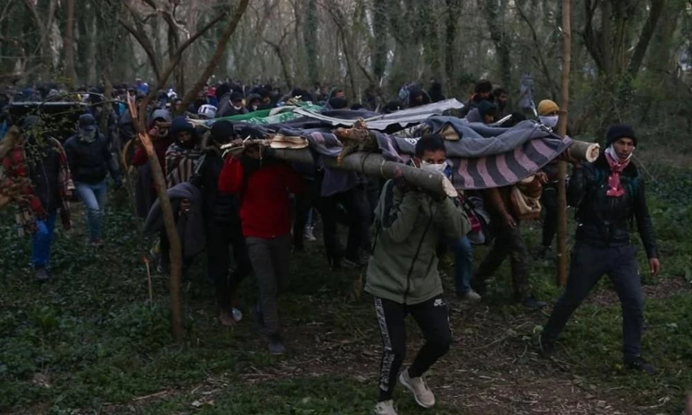 Άγρια επίθεση κατά Ελλήνων στον Έβρο: Τούρκοι & μετανάστες επιχείρησαν να ρίξουν το φράχτη με φλεγόμενο δέντρο